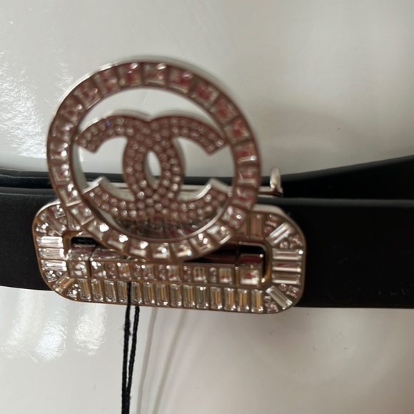 Authentic Chanel bnw belt only. size 80 is too small on me buckle worn few times - Picture 1 of 10